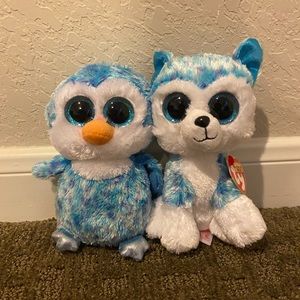 2 small attic animal beanie boos with blue sparkly eyes!🐺🐧